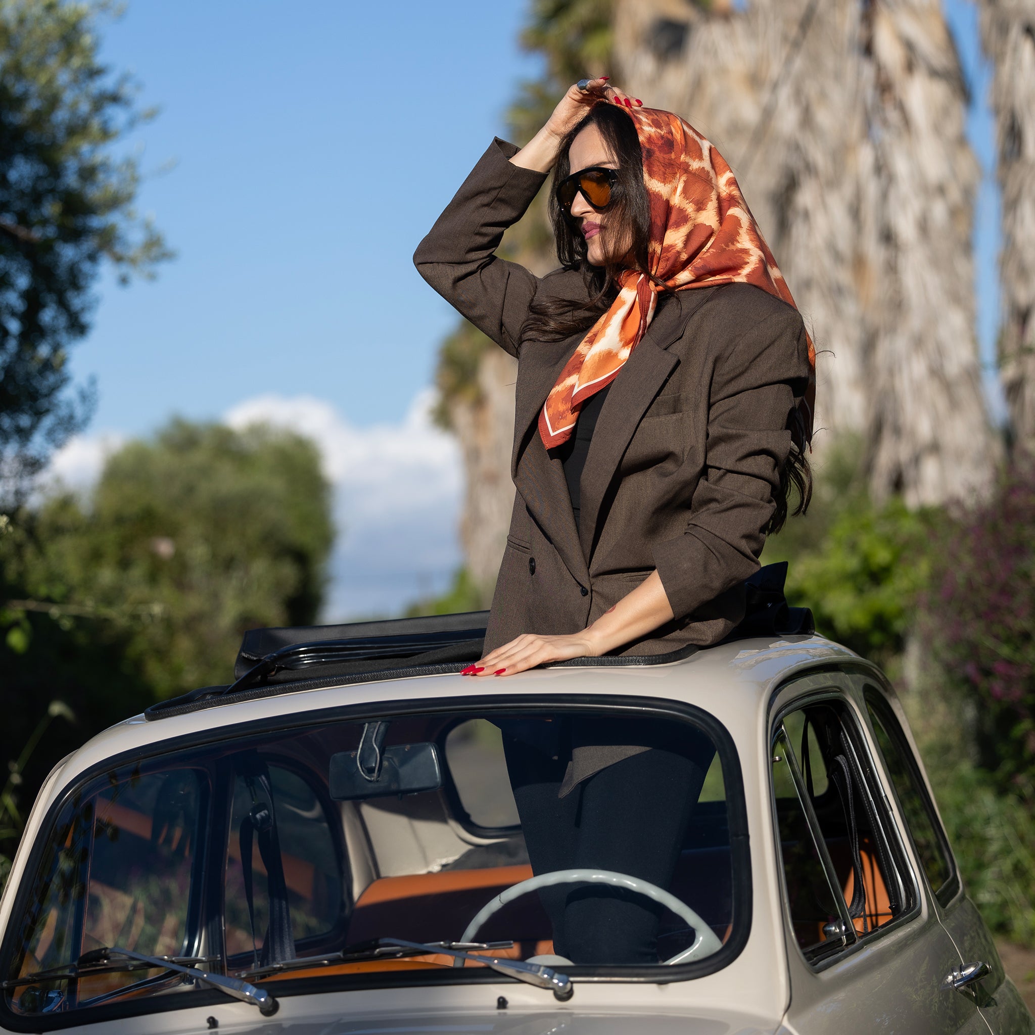THE BROWN GIRAFFE SCARF